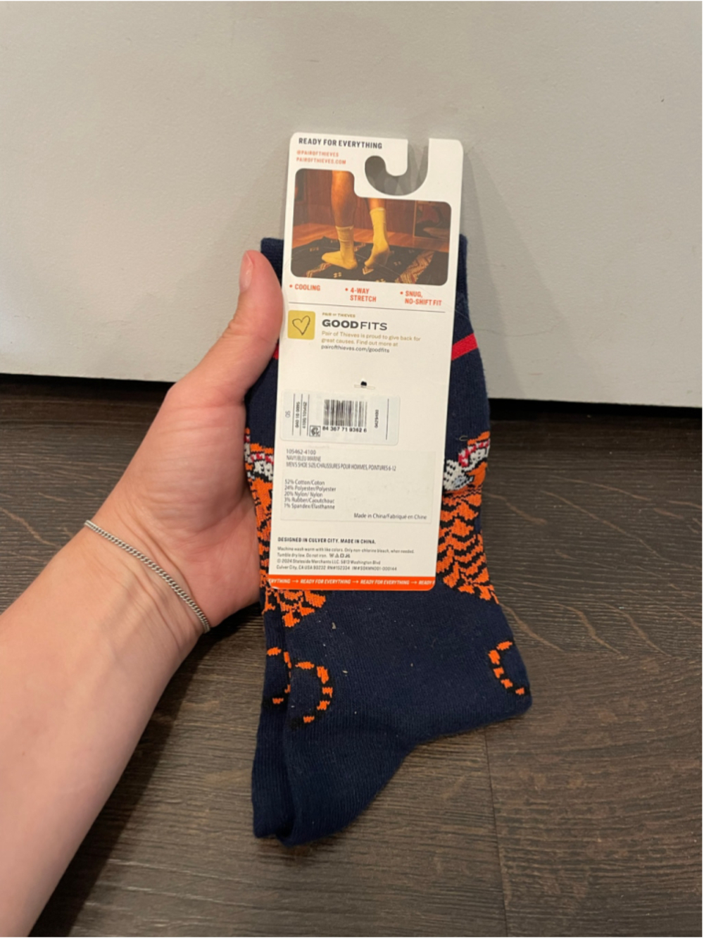 Pair of Thieves Crew Socks Navy Tiger Print NWT Mens size 6-12 Womens 8-12 - Picture 2 of 4